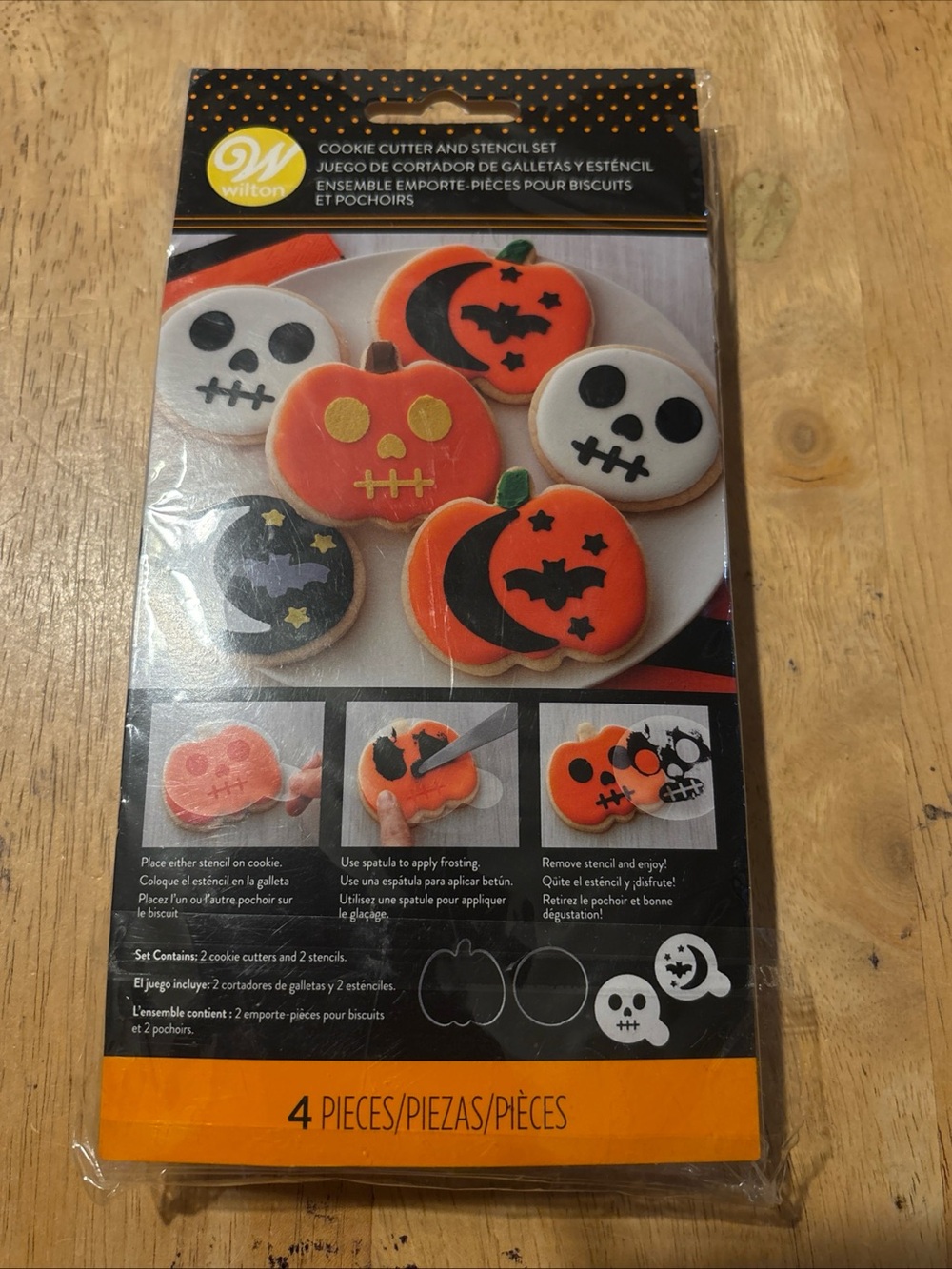 Wilton Halloween Pumpkin & Skull Cookie Cutter and Stencil Set - Orange & Black